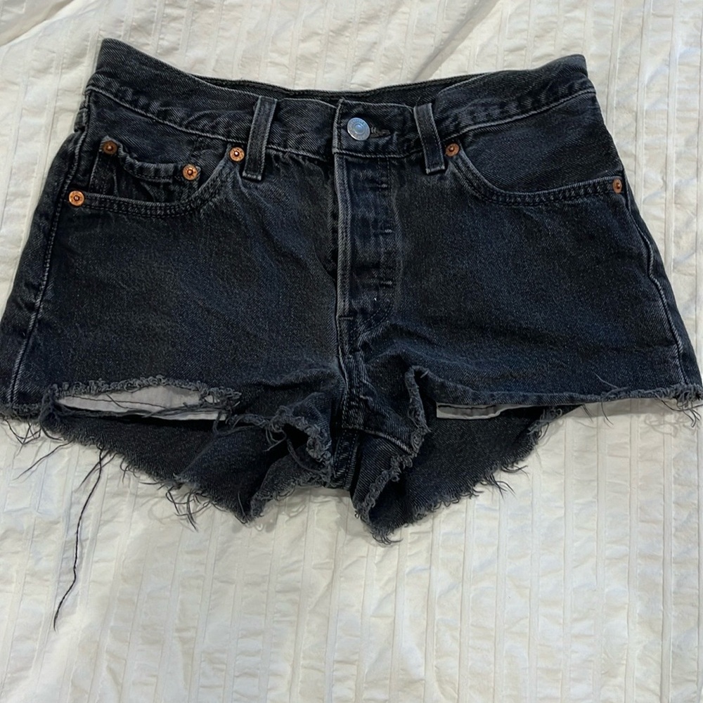 Original Signature by Levi Strauss Black 501 Jean Shorts High-Waisted Frayed